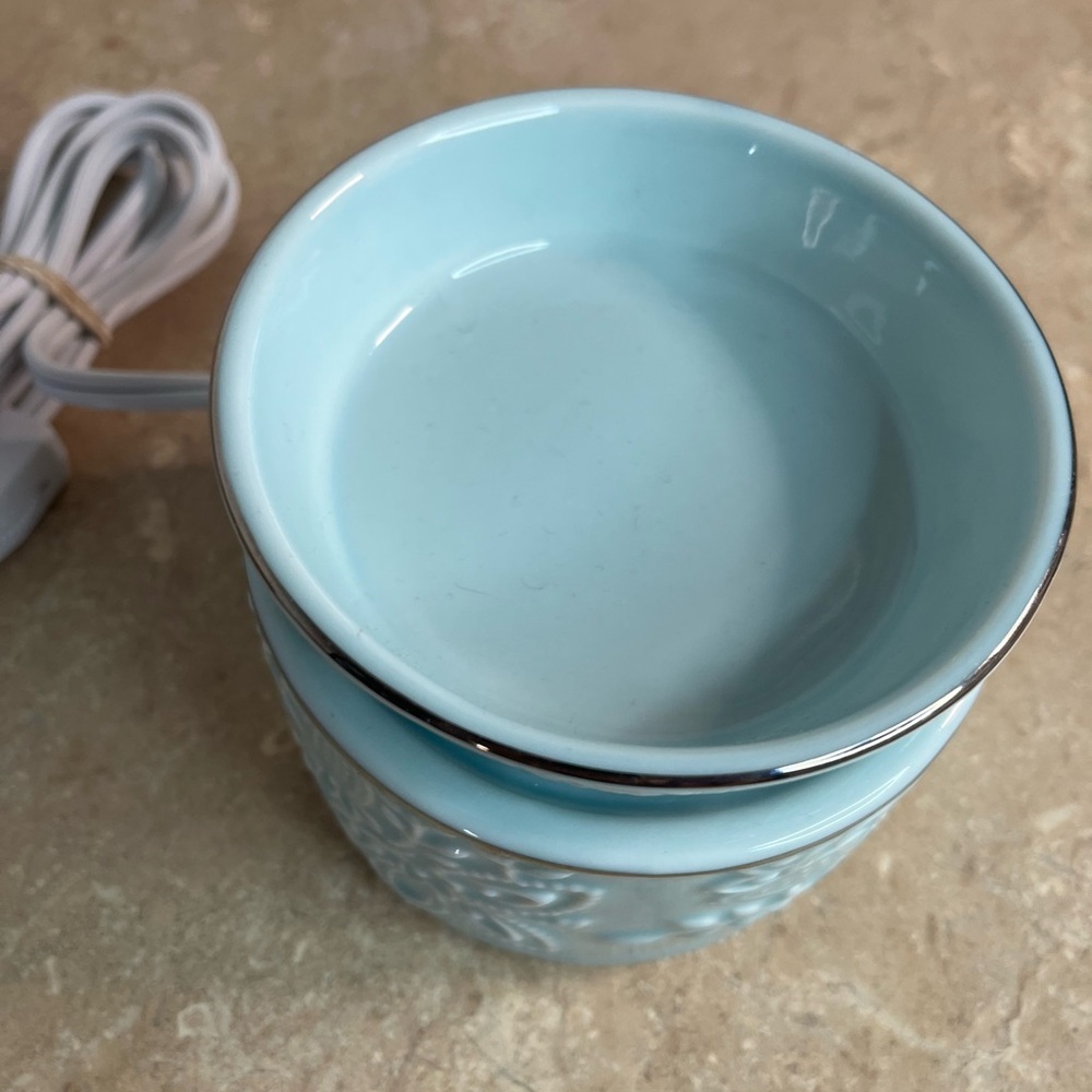 Scentsy Isabella warmer - Picture 2 of 3